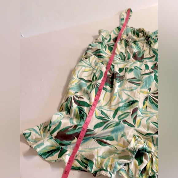 Torrid-Romper in botanical tropics print.Smocking in back.Ruffle shorts.Size XXL - Picture 8 of 8